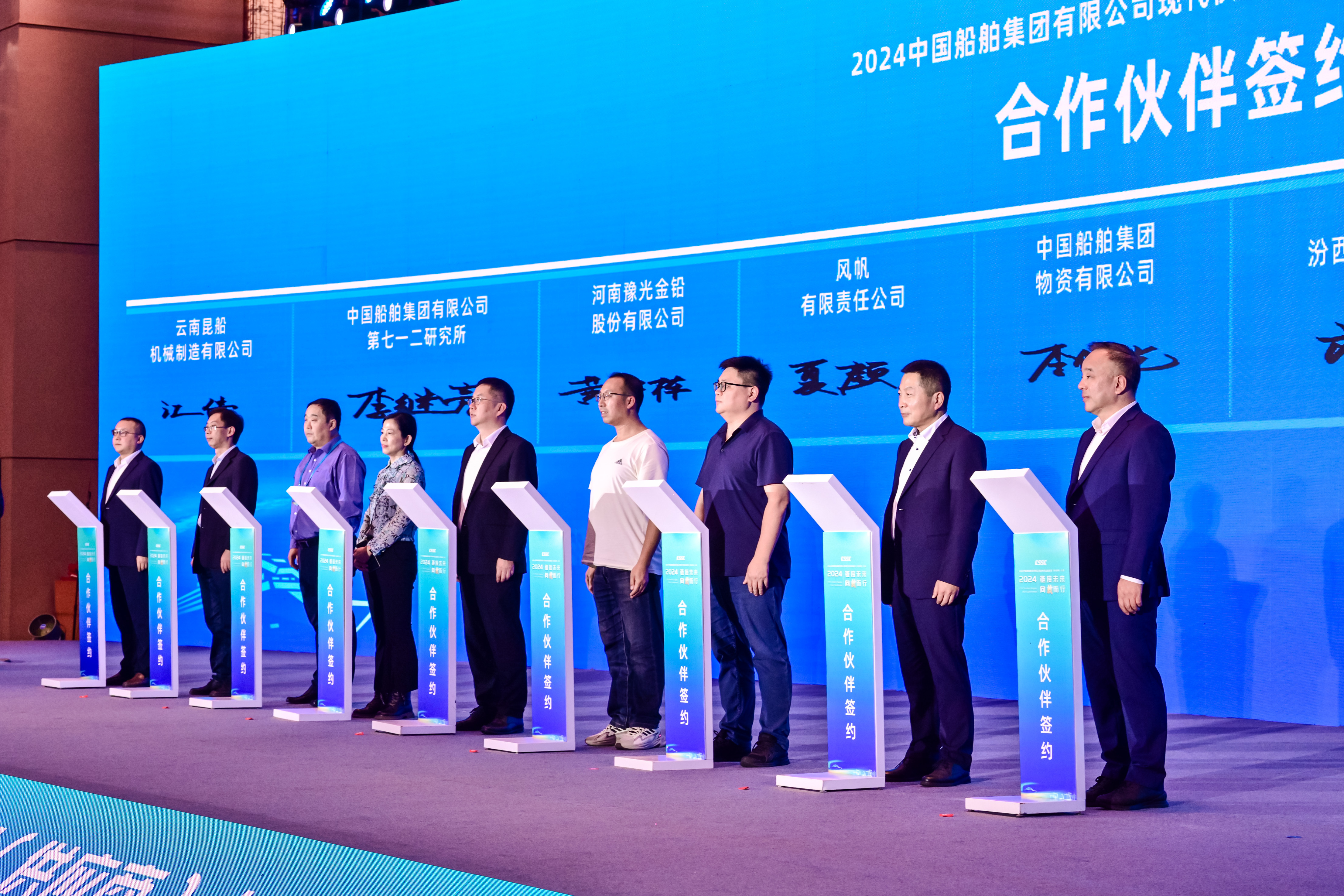 威海拓展签约(卢)侧面.png 威海拓展签约(卢)侧面.png
